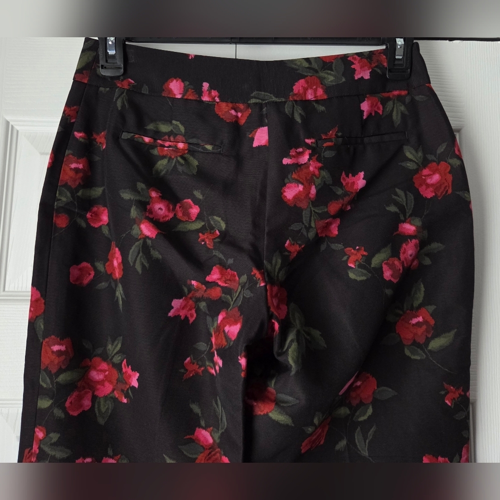 Talbots Heritage Petite Pants with Red Floral Print Size 8P Like New - Picture 6 of 11
